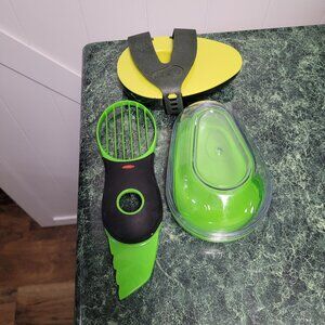 Oxo 3 in 1 Avocado Slicer, Avo Saver, Avocado Container NWOT